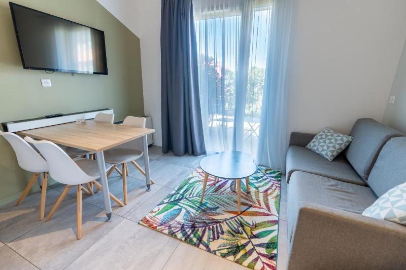 Superior One-Bedroom Apartment image 1