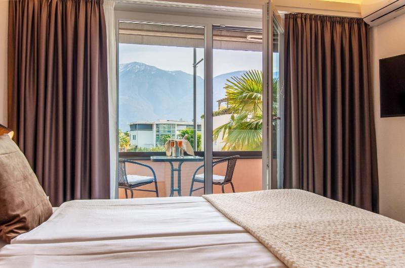 Standard Double Room with Street View image 3
