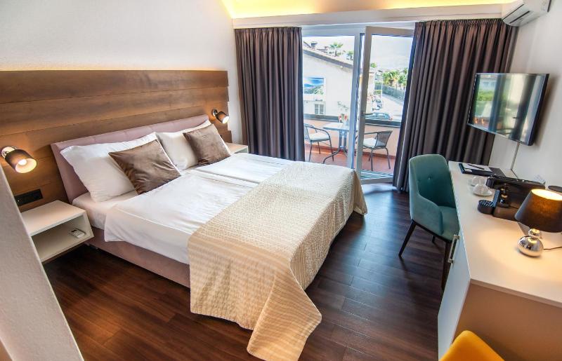 Standard Double Room with Street View image 1