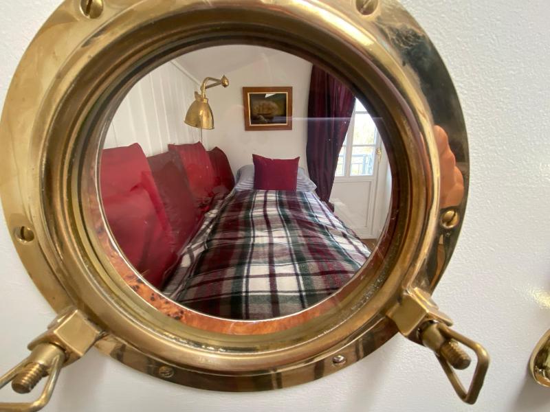 Double Room with Balcony image 4
