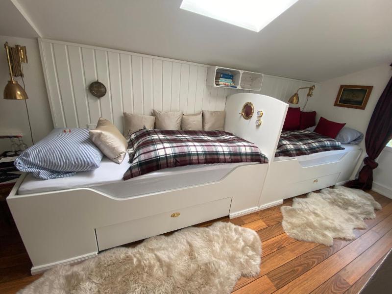 Double Room with Balcony image 1