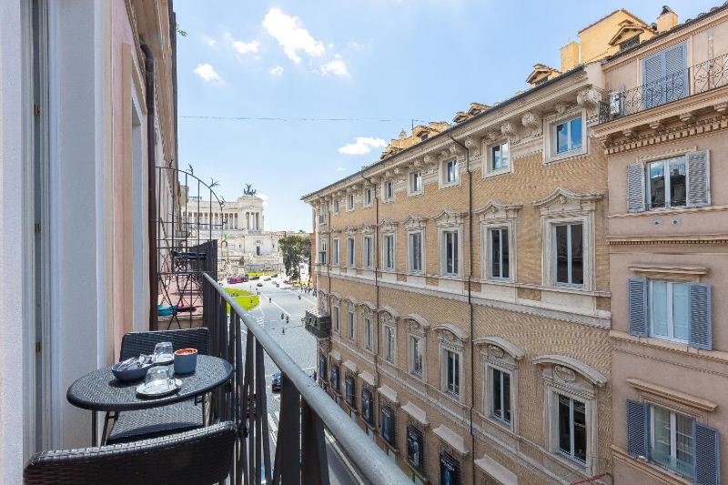 Suite with Balcony image 4