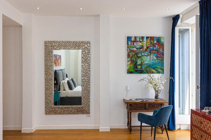 Suite with Balcony image 3