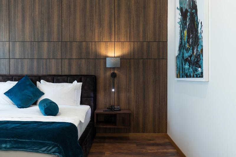 One-Bedroom Apartment image 4