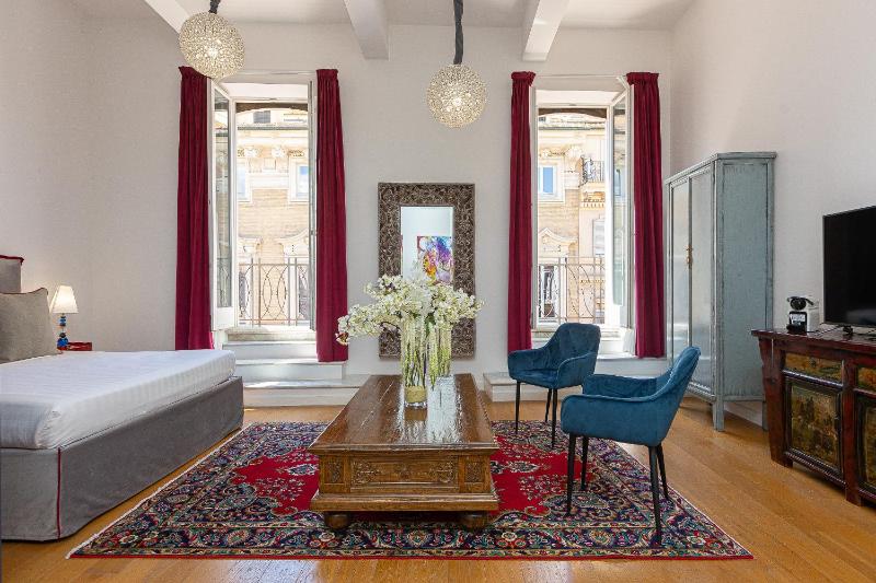 Junior Suite with Balcony image 4