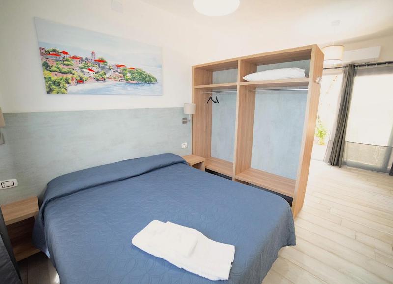 Double Room image 4