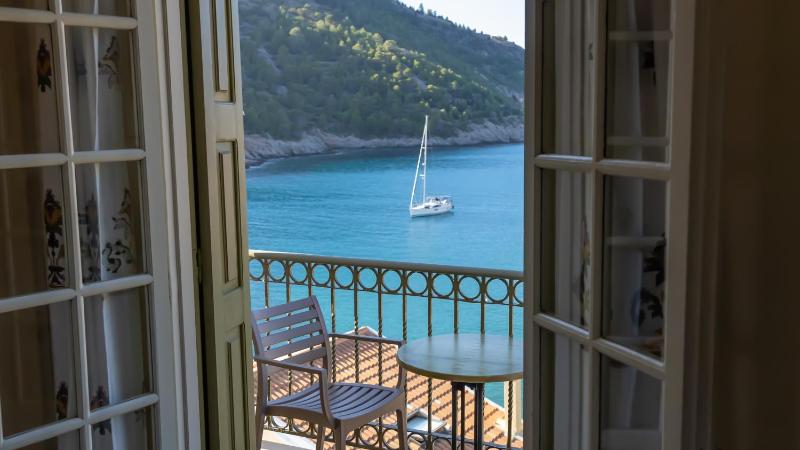 Studio (2 Adults) with Sea View image 3