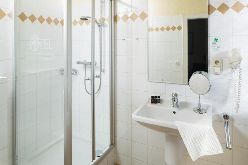 Standard Double Room image 3