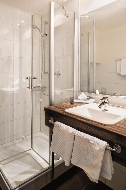Standard Double Room image 2