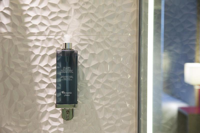 Deluxe Double or Twin Room image 3