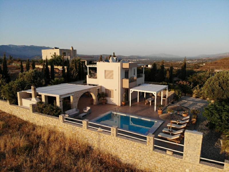 Deluxe Villa image 2