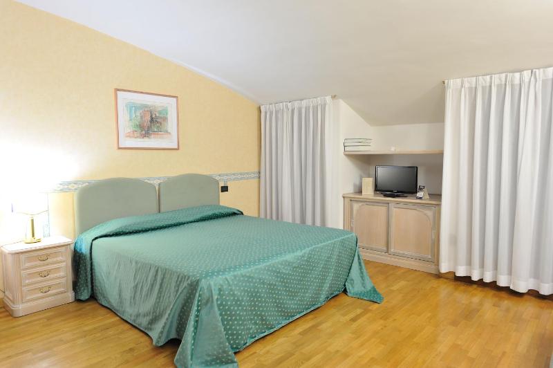 Studio Apartment image 3