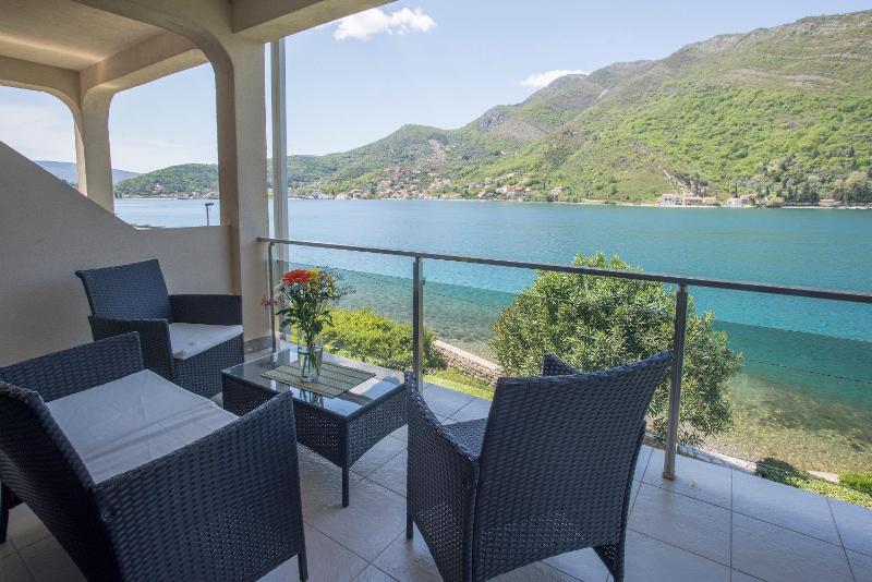 One-Bedroom Apartment with Balcony and Sea View (4 Adults)  image 1