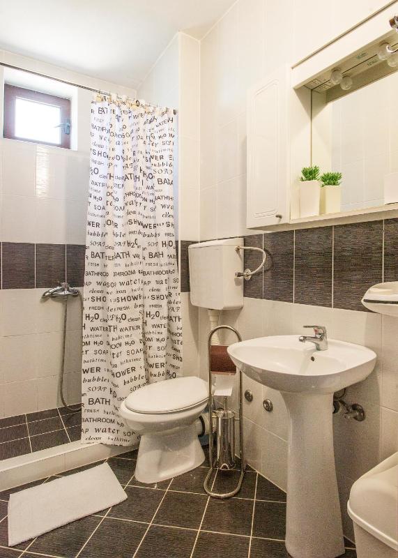 One-Bedroom Apartment with Balcony and Sea View (4 Adults)  image 2