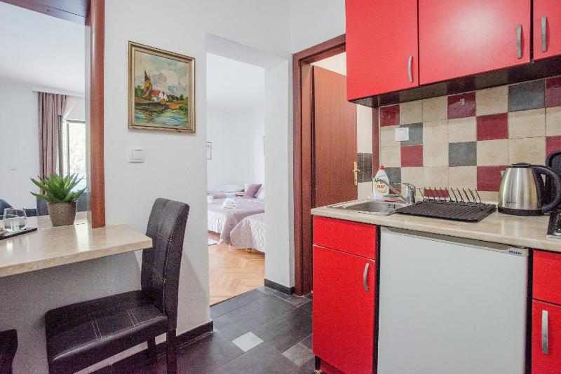 One-Bedroom Apartment with Balcony and Sea View (4 Adults)  image 3