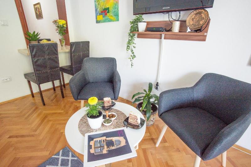 One-Bedroom Apartment with Balcony and Sea View (4 Adults)  image 4