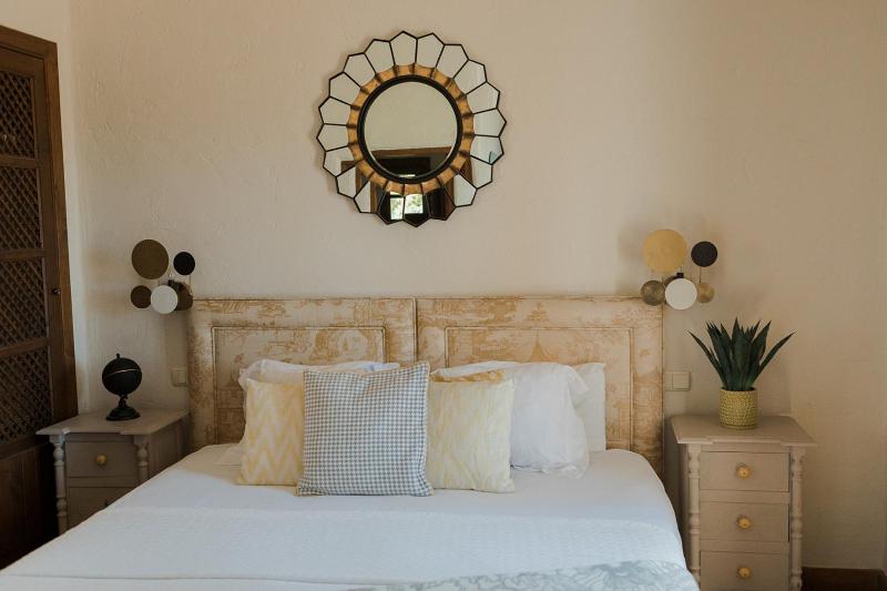 Classic Double Room with Balcony image 1