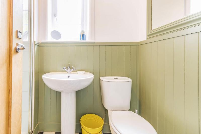 Quayside House - image 22