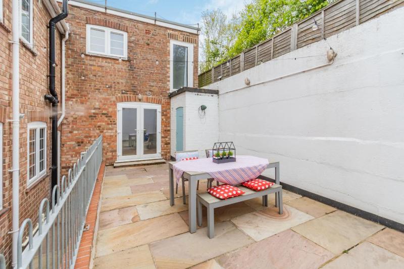 Quayside House - image 20