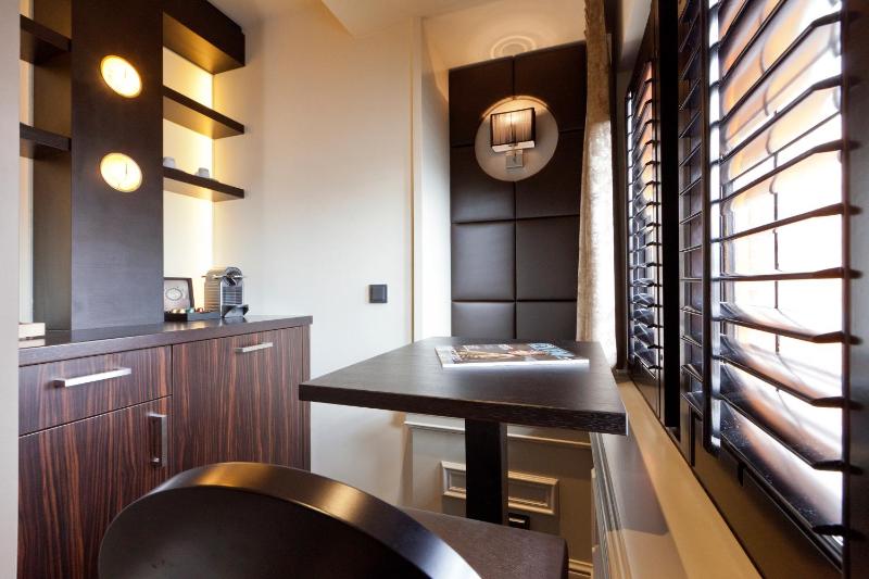 Deluxe Suite With Ensuite Bathroom image 4