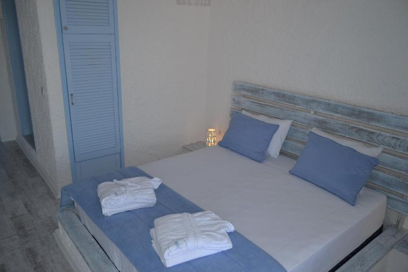 Deluxe Triple Room with Sea View image 4