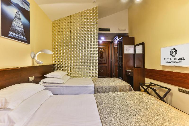 Standard Twin Room image 4