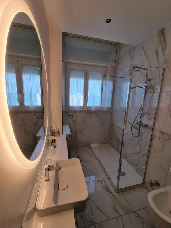 Prestige Triple Room image 4