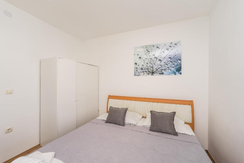 Mint lovely apartment for 8 - image 14