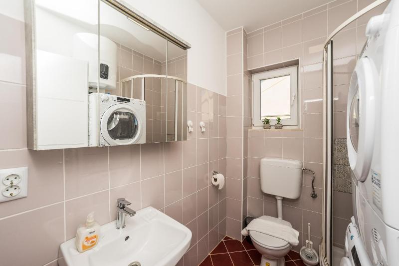 Mint lovely apartment for 8 - image 41