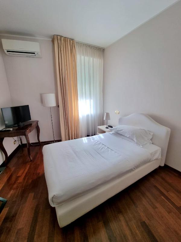 Single Room image 3