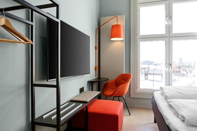 Superior Twin Room image 3