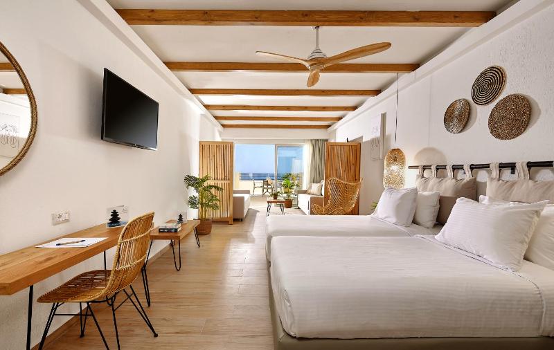 Superior Family Room with Sea View image 4