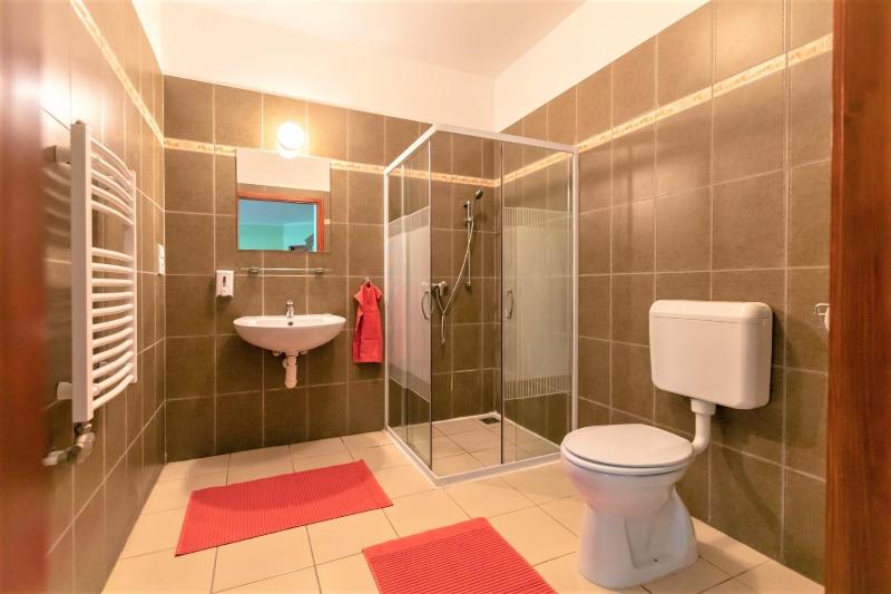 Deluxe Quadruple Room image 1