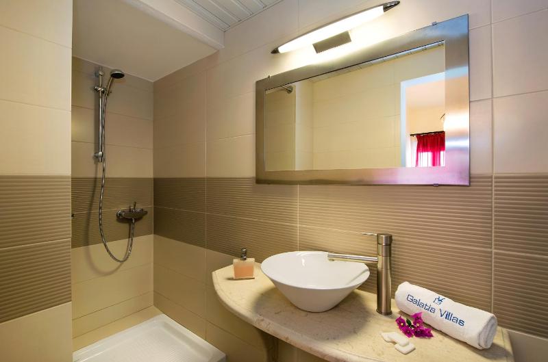 Double Room image 1