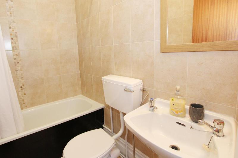 Double Room with Private Bathroom - First Floor image 3