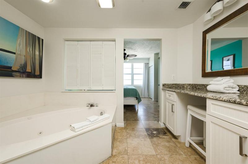 Unit 1604 Ocean Walk - 3 Bedroom Ocean Front - image 14