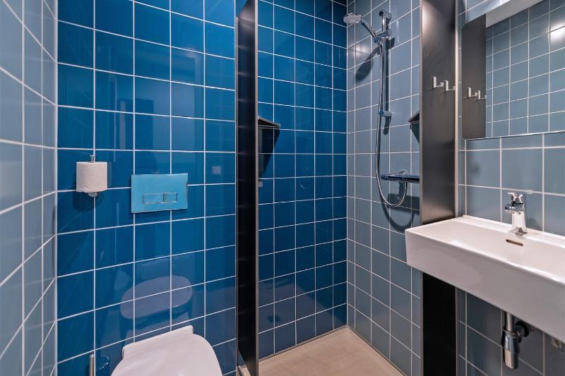 Budget Twin with Bunk Bed and Private Bathroom with Shower image 4