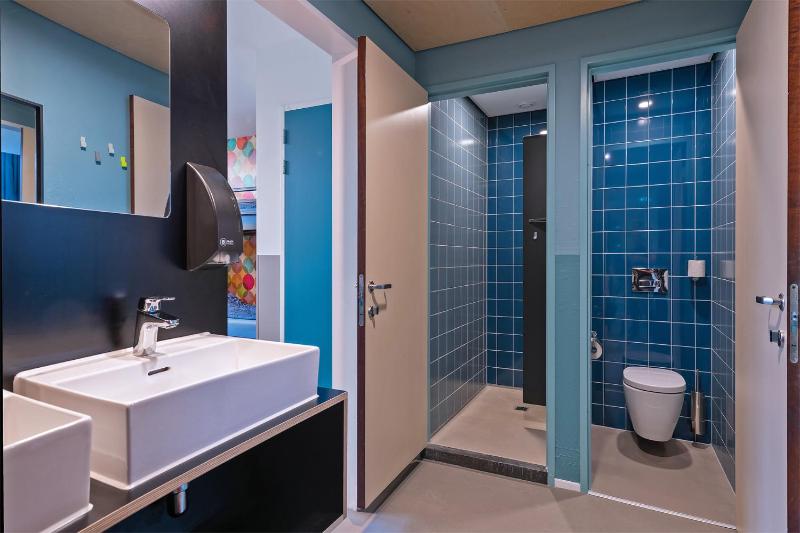 Six Person Room With Private Bathroom and Shower image 3