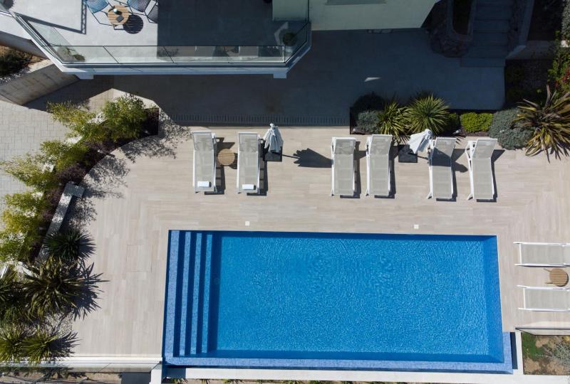 Premium villa heatable infinity pool jacuzzi and seaview beach and city just 10min by foot - image 8