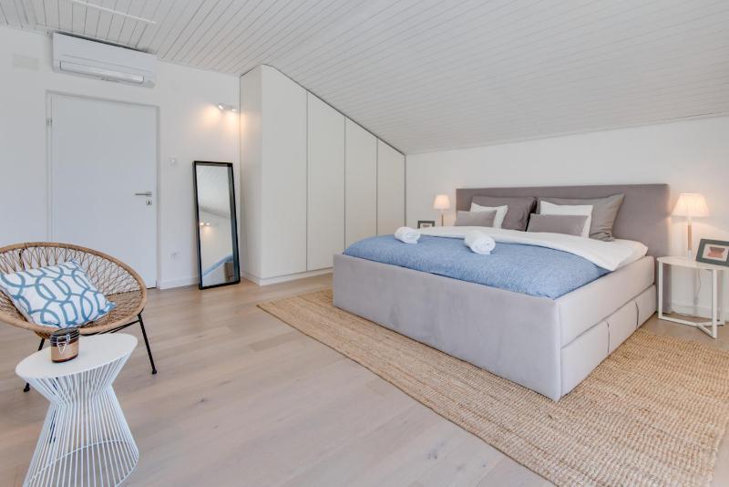 Premium villa heatable infinity pool jacuzzi and seaview beach and city just 10min by foot - image 22