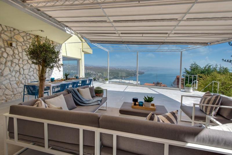 Premium villa heatable infinity pool jacuzzi and seaview beach and city just 10min by foot - image 39