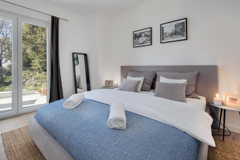 Premium villa heatable infinity pool jacuzzi and seaview beach and city just 10min by foot - image 21