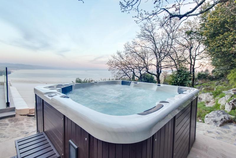 Premium villa heatable infinity pool jacuzzi and seaview beach and city just 10min by foot - image 24
