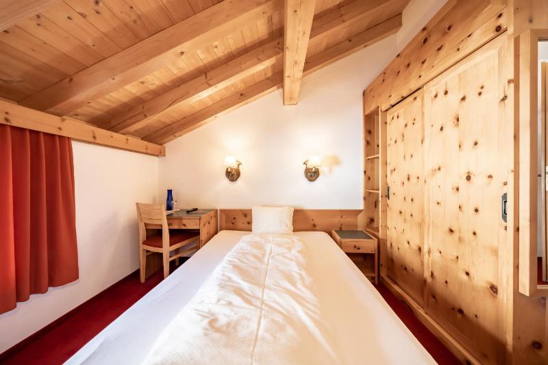 Standard Double Room image 3