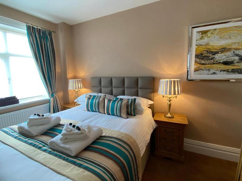 Deluxe Executive Double Ensuite image 3