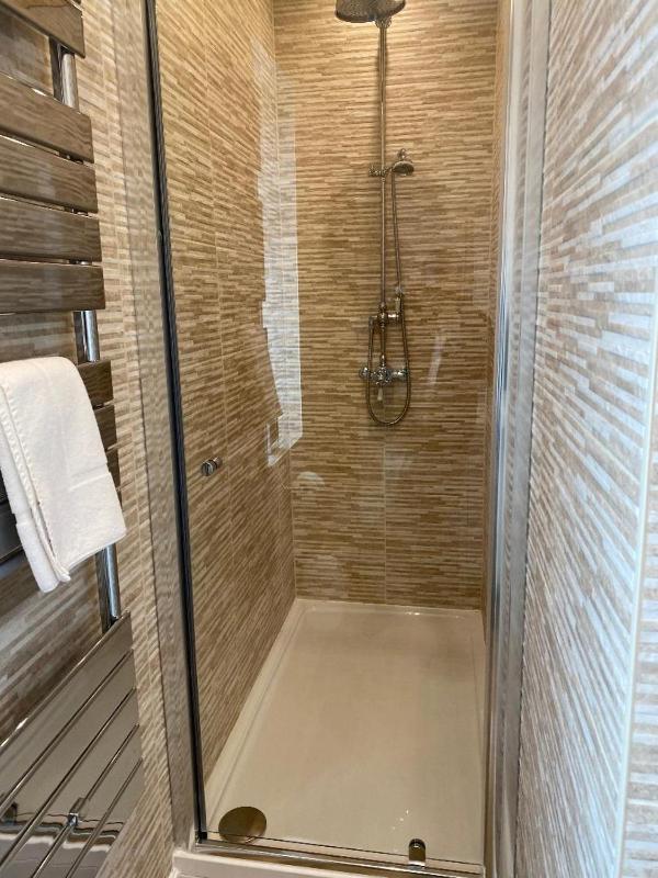 Deluxe Executive Double Ensuite image 2