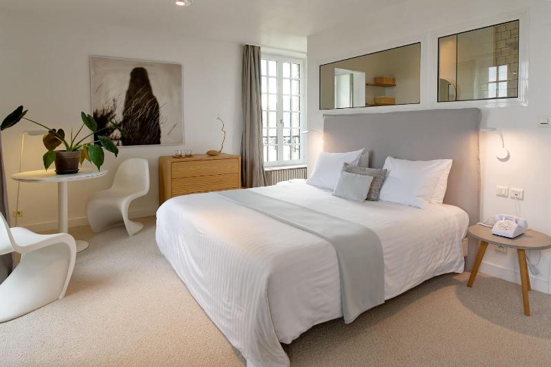 Deluxe Triple Room with Sea View image 1