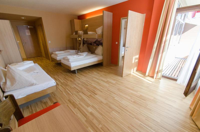 Superior Quadruple Room image 2