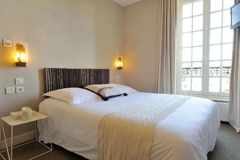 Small Double Room image 4