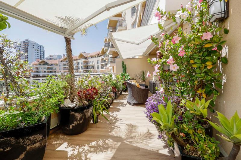 Cidadela - Luxury Apt with Pool - image 15